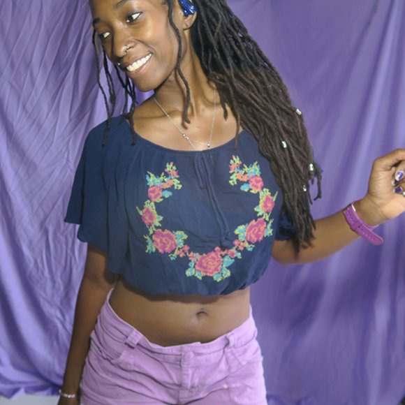 Truth NYC vine floral cropped topped in navy blue size small - Picture 5 of 6